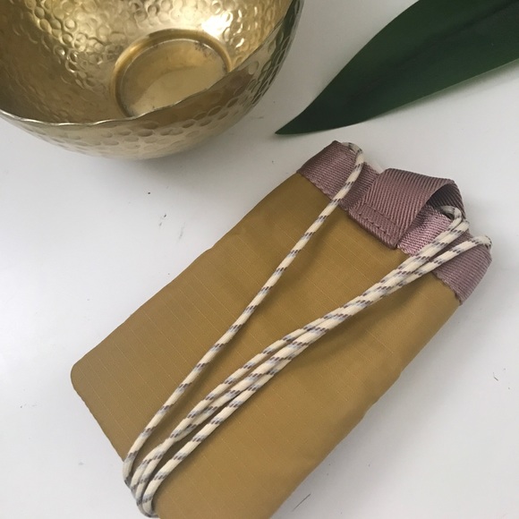 NWT The MWL (Re)sourced Ripstop Nylon Smartphone Crossbody - Picture 2 of 3